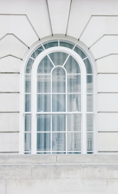 白钢架玻璃窗
